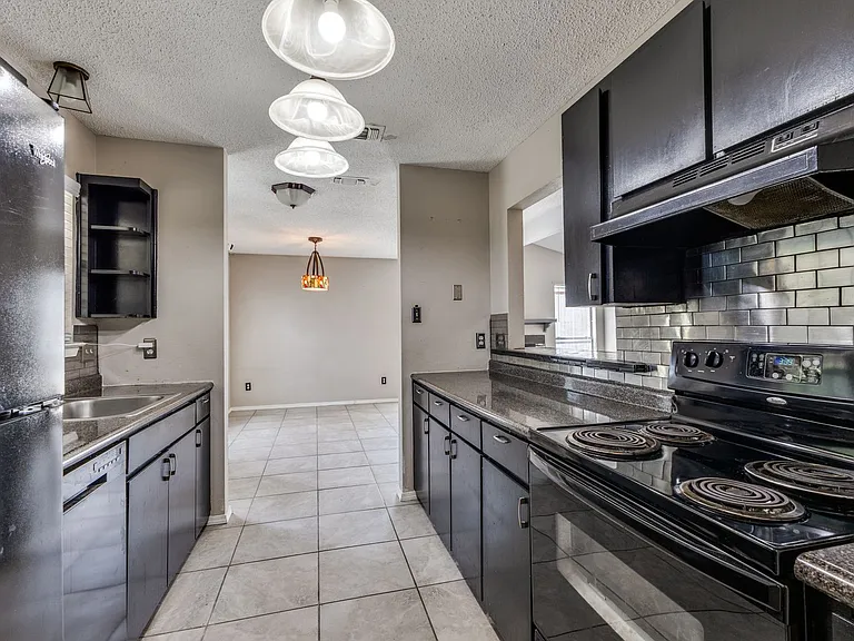 8602 Skyview — Photo 8