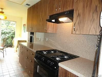 5th image of 5548 Welland Ave #9