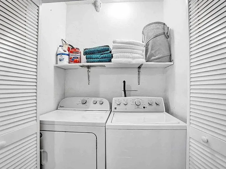 326 Walnut St — Photo 13