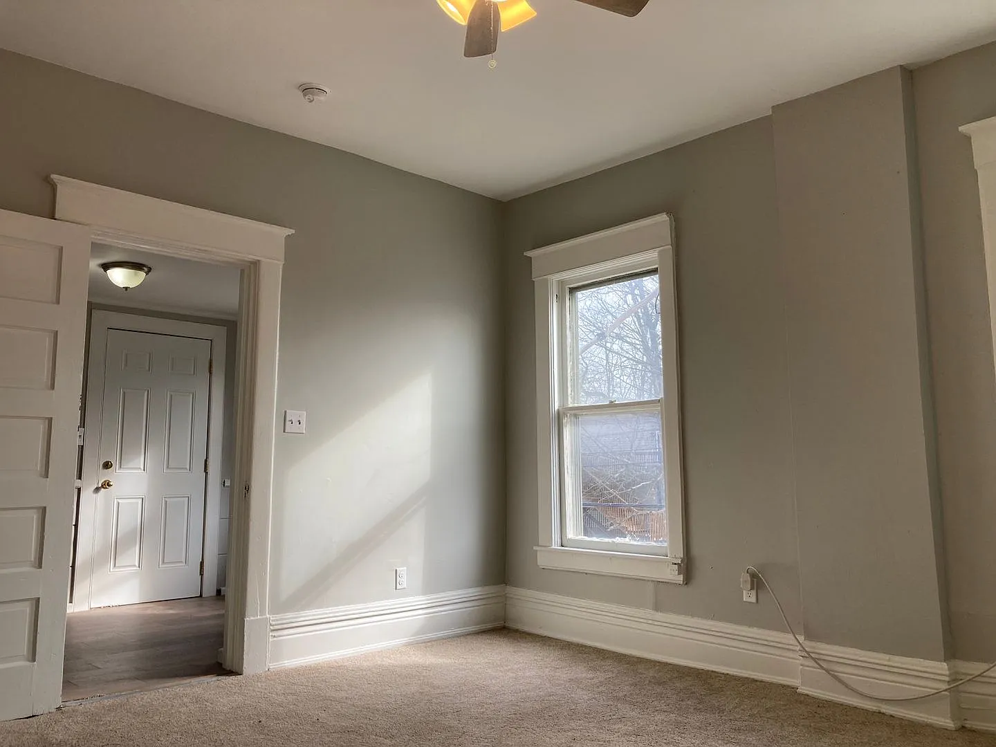 325 E Maxwell — Photo 2