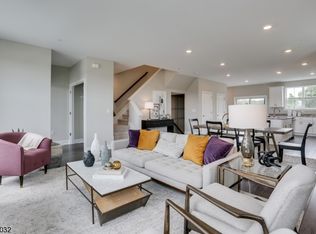 8 Law Dr #804, Morris Plains, NJ 07950