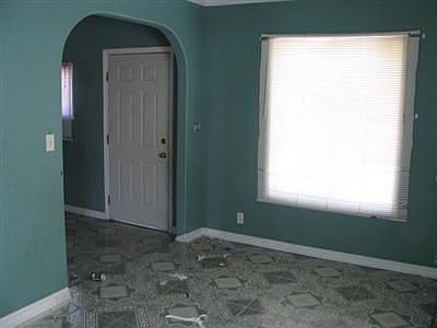 3rd image of 3153 E Lamona Ave