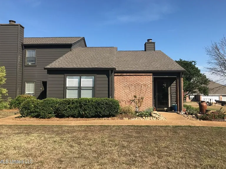 58 Woodlake Dr — Photo 1