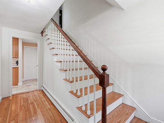 4th image of 232 Grove St