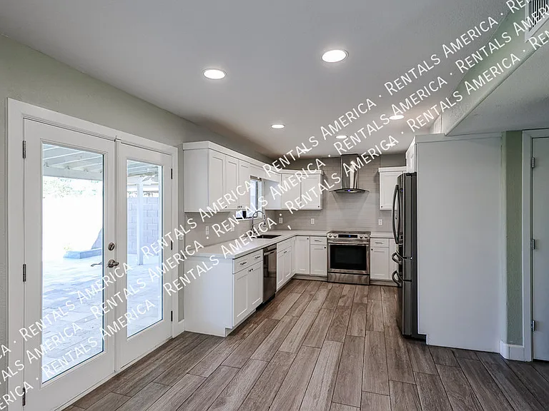 22442 N 21st St — Photo 8