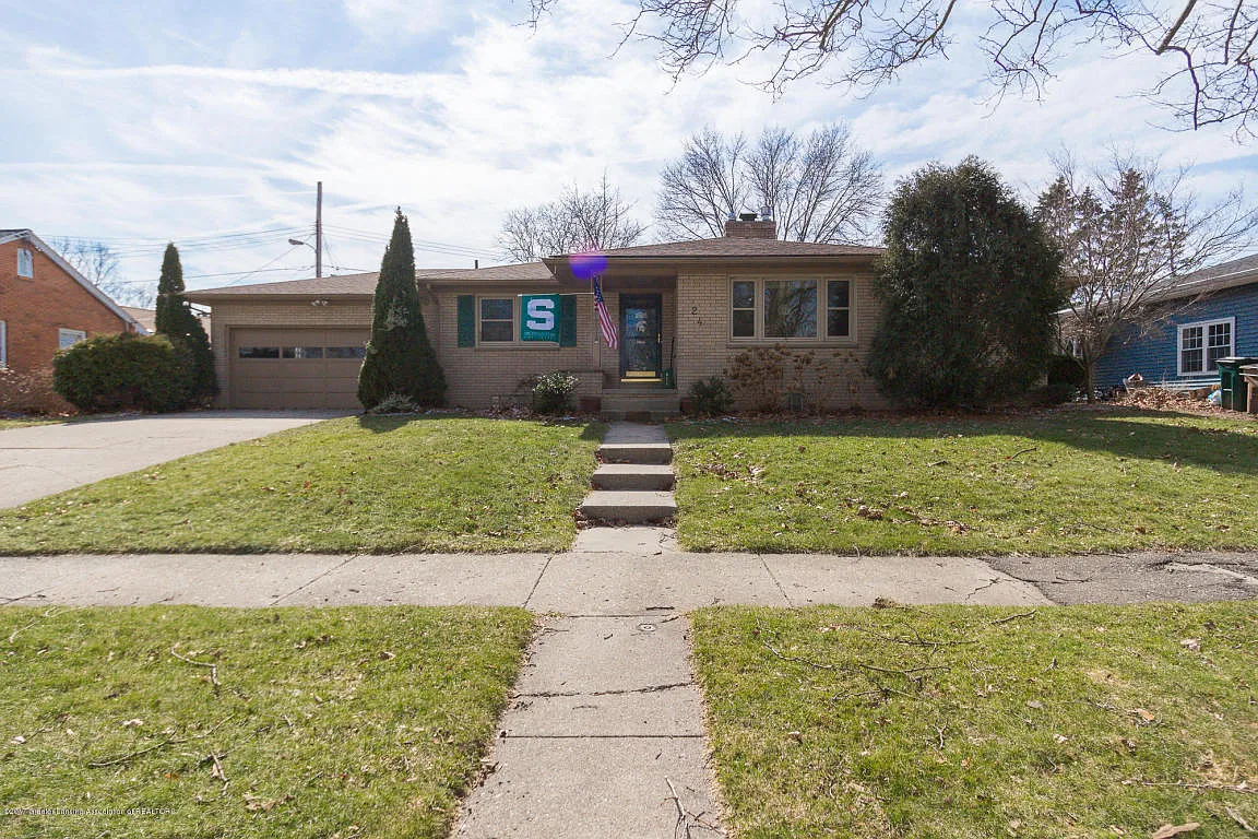 2411 Belaire Dr photo 1