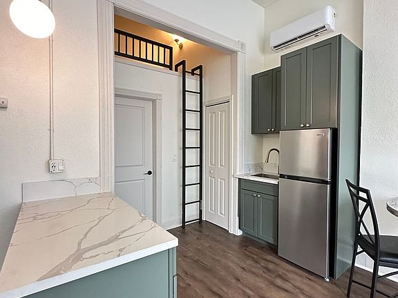 4th image of 509 Park Blvd #205