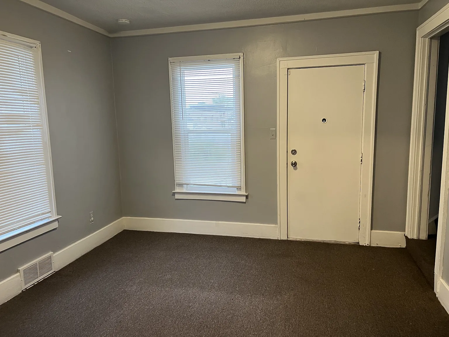 4 bed, 1400 sqft, $2,000 — Photo 3
