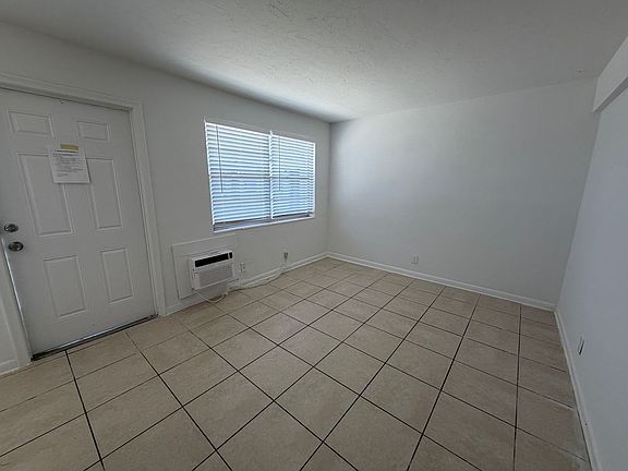 5th image of 123 Erie St APT 5