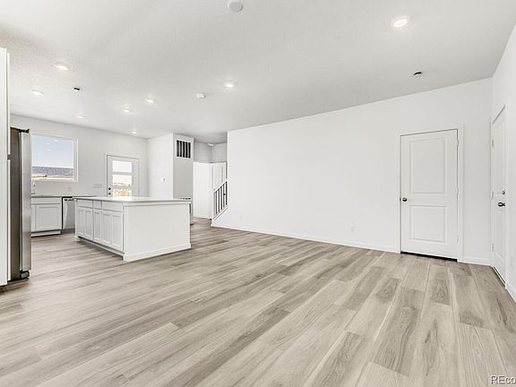 3rd image of 15571 Gilpin Avenue