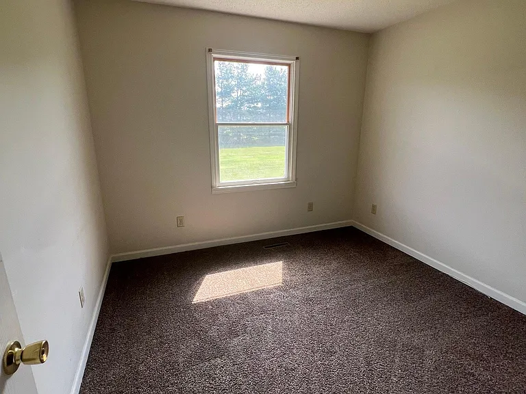 415 Connor St — Photo 8
