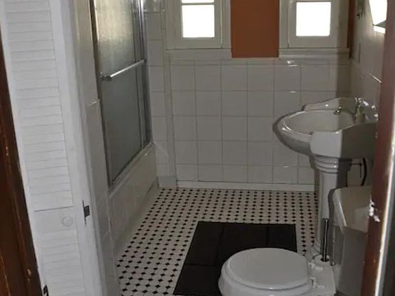 5th image of 427 N Curson Ave