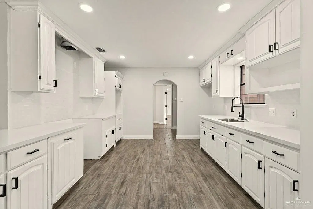 4 bed, 3.0 bath, 2331 sqft, $4,000 — Photo 4