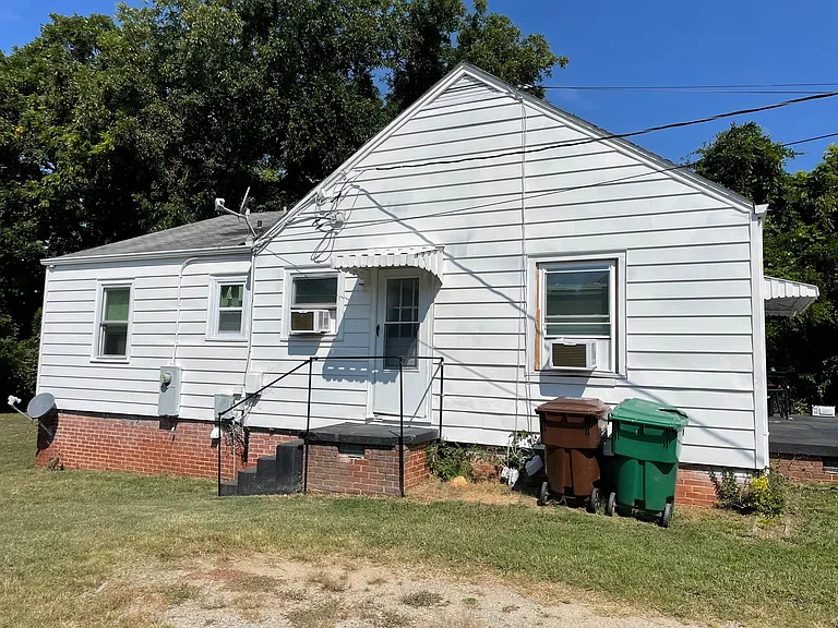 2918A & B Archdale Rd — Photo 25