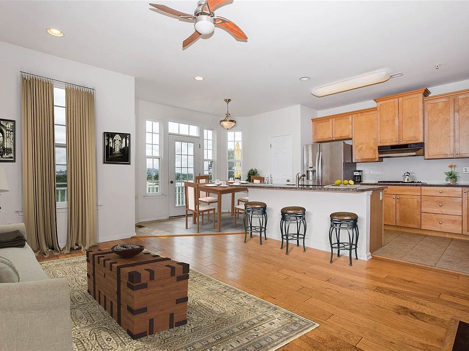 1st image of 31 Creekside Ct #31