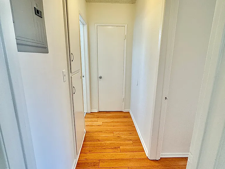 8750 Woodman Ave #18 — Photo 11