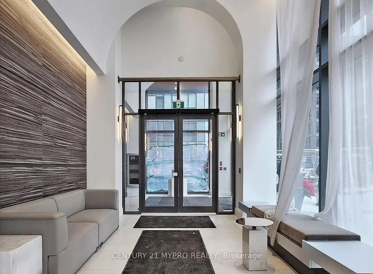Building Photo - 39 Roehampton Ave #3409