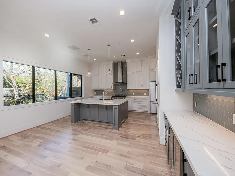 2501 Julian St — Photo 9