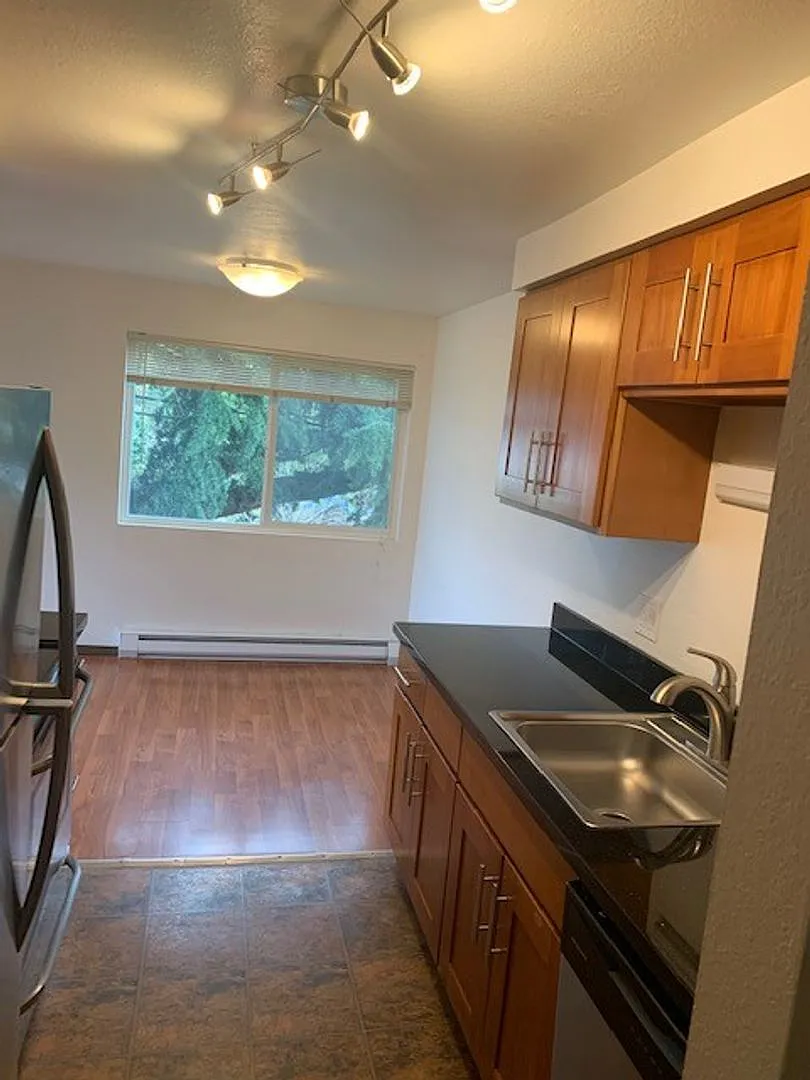 Elliott View Apartments — Photo 4