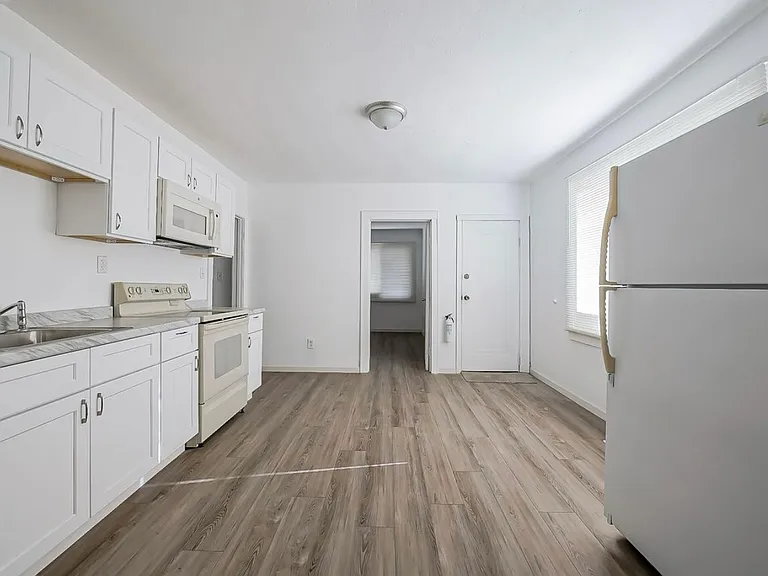 19410 Cliff St #1 — Photo 5