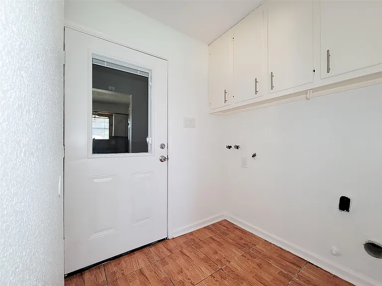 409 S Travis St — Photo 16