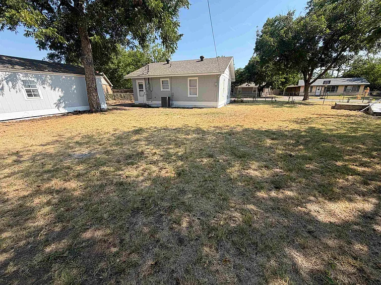 2841 Featherston Ave — Photo 10