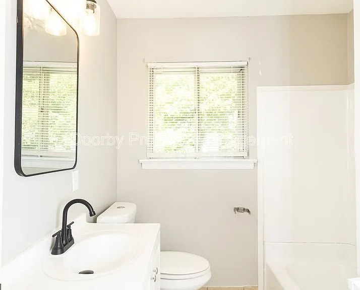 1127 Clermont Dr — Photo 14