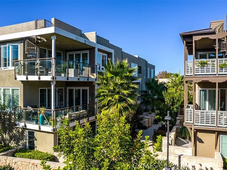 876 Doheny Way — Photo 44