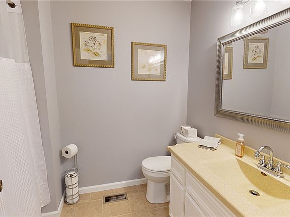 5th image of 635 W Wildwood Dr