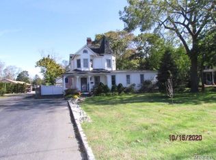 47 Railroad Ave, Center Moriches, NY 11934