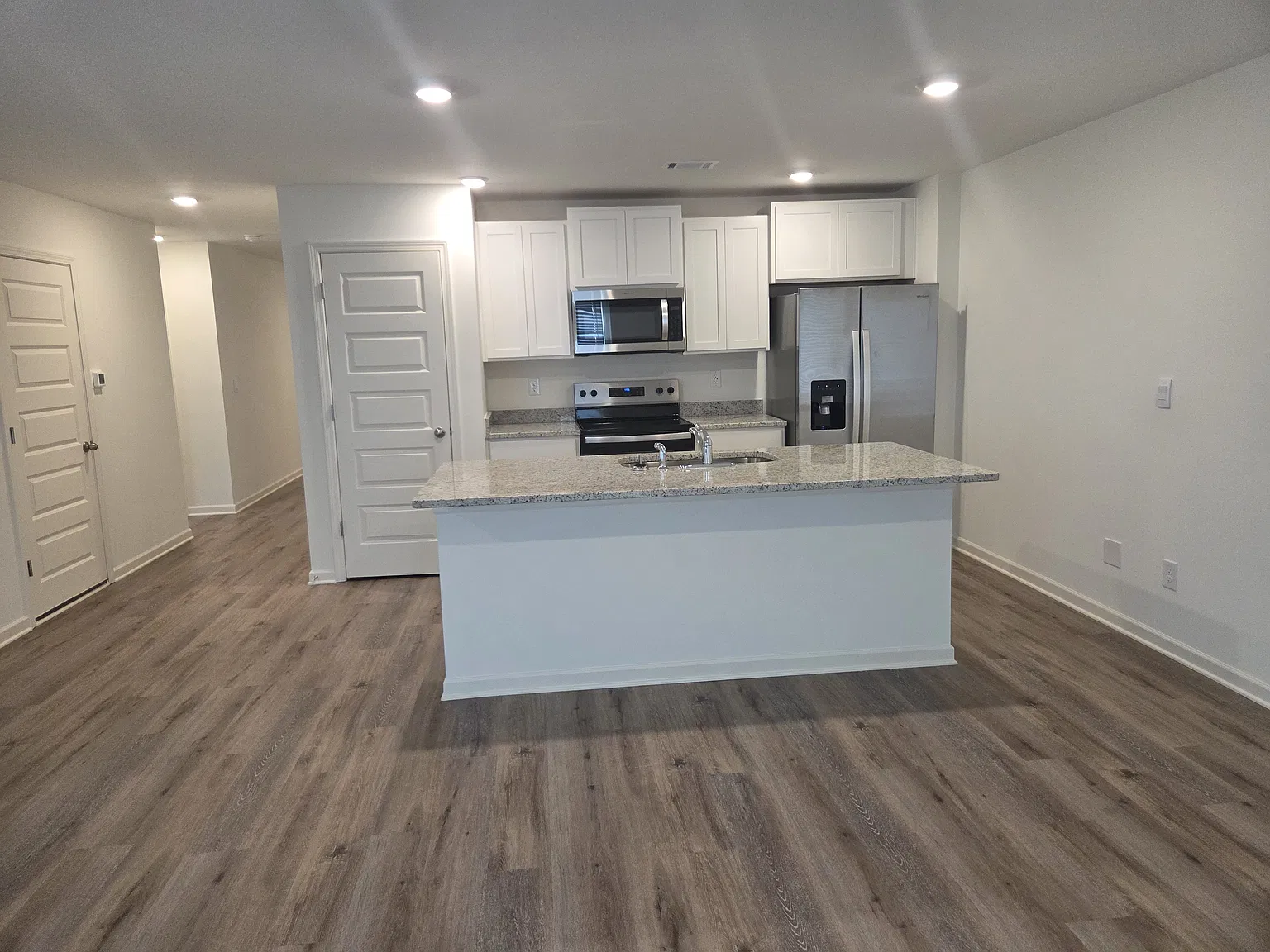 4 bed, 1497 sqft, $1,950 — Photo 2