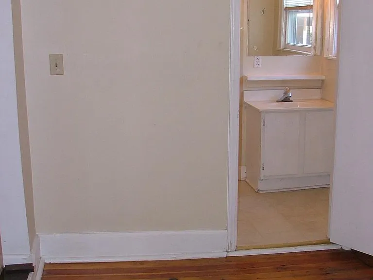 655 S Limestone #3 — Photo 5