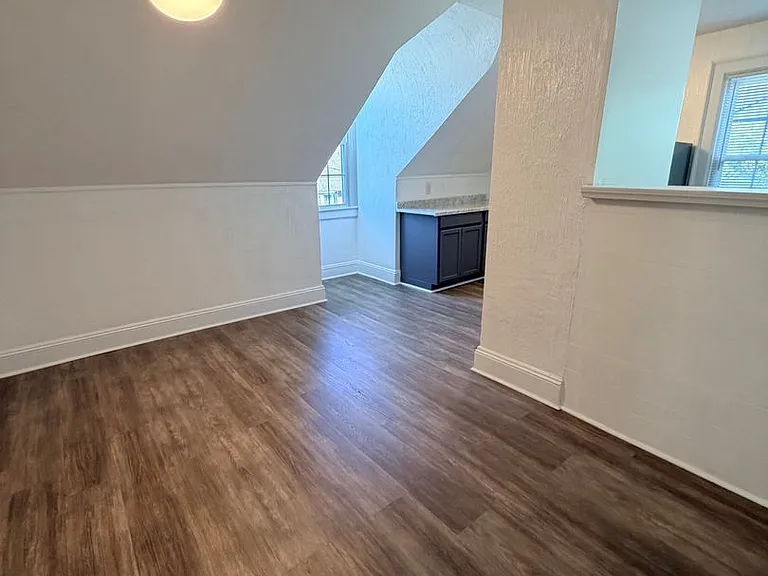 943 Marshall St #B — Photo 8