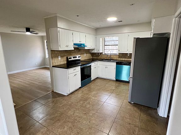 4th image of 3417 Woodpark Dr