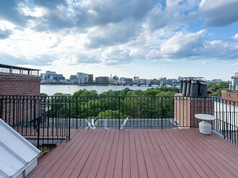 122 Beacon St #6A — Photo 4