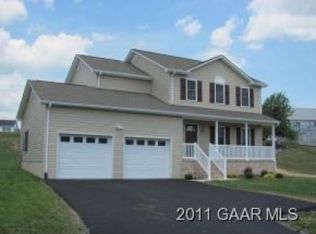 100 Falcon Ln, Weyers Cave, VA 24486