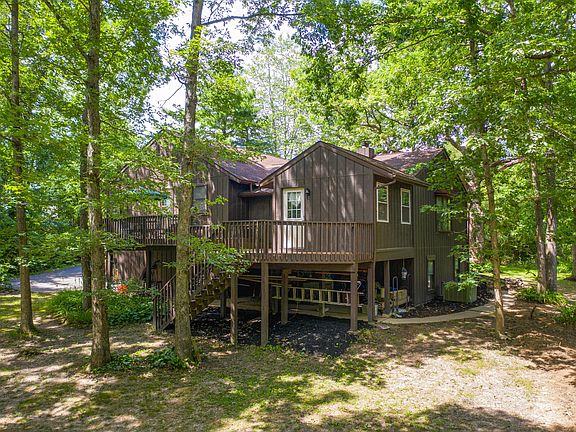3rd image of 50 Indian Wood Dr