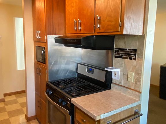 5th image of 2215 W 74th St