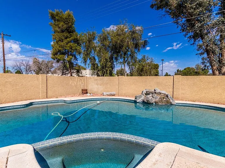 232 E Balboa Dr — Photo 14
