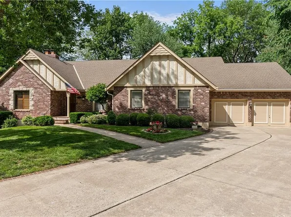 1401 NW Wildwood Dr, Blue Springs, MO 64015