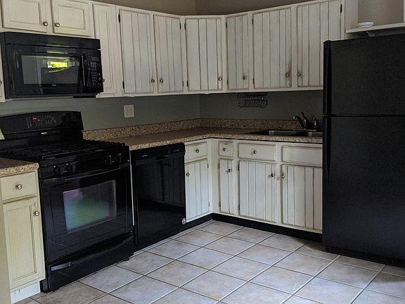 3rd image of 209 S Mayhew St