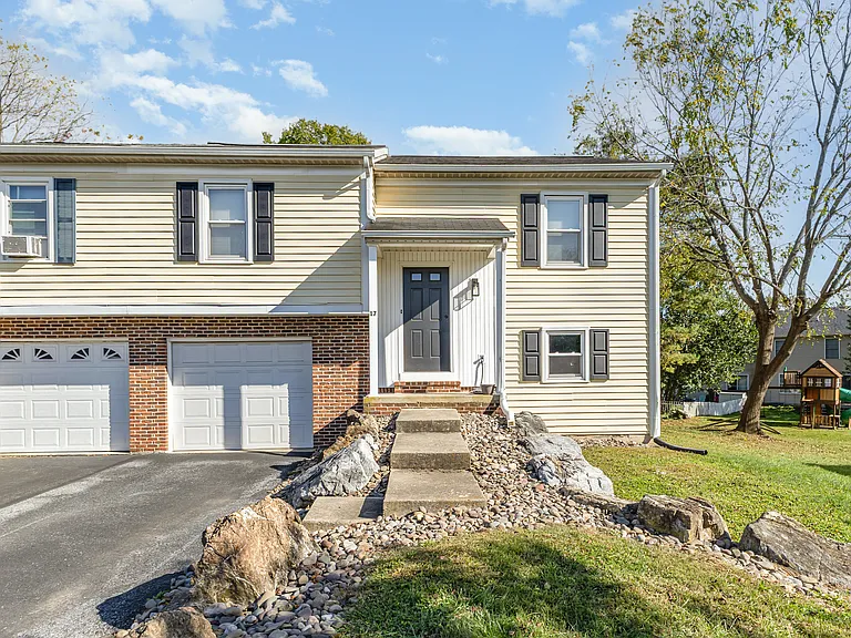 17 Branstock Ct — Photo 2