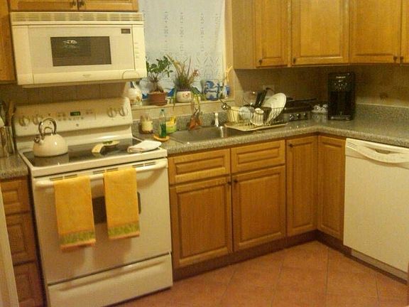 4th image of 57-12 Cloverdale Blvd #1