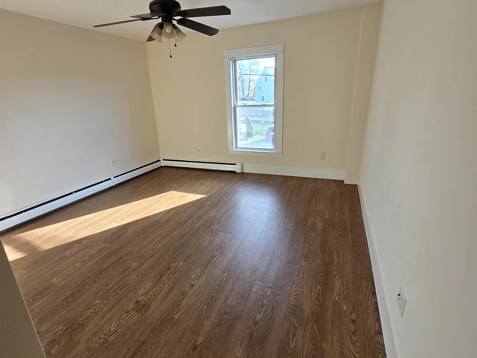 2 bed, 800 sqft, $1,600 — Photo 4