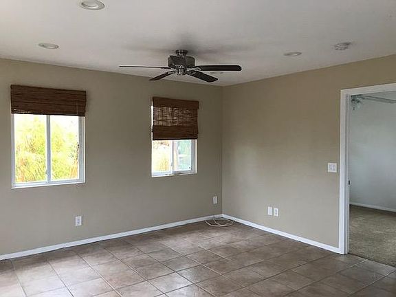 Open concept living room/kitchen