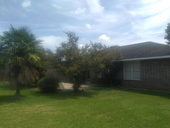 2nd image of 110 Maverick St