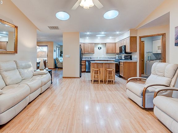 5th image of 1000 SE Althaus Dr