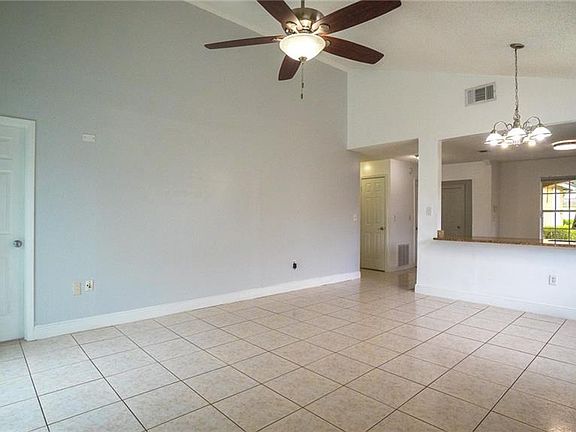 3rd image of 121 Coral Reef Cir