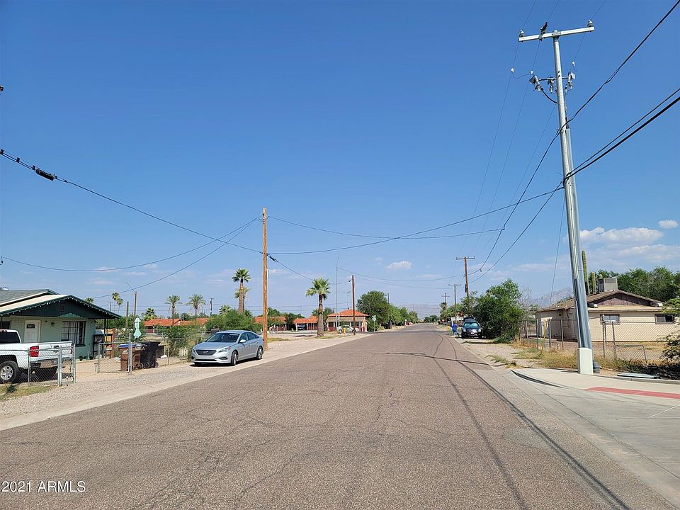 1st image of 208 E 3rd St
