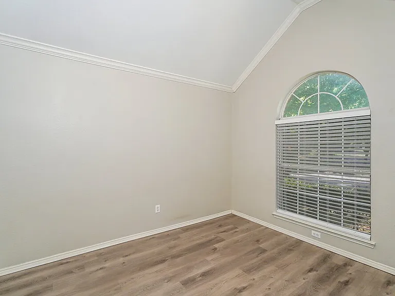 4617 Seneca Dr — Photo 12
